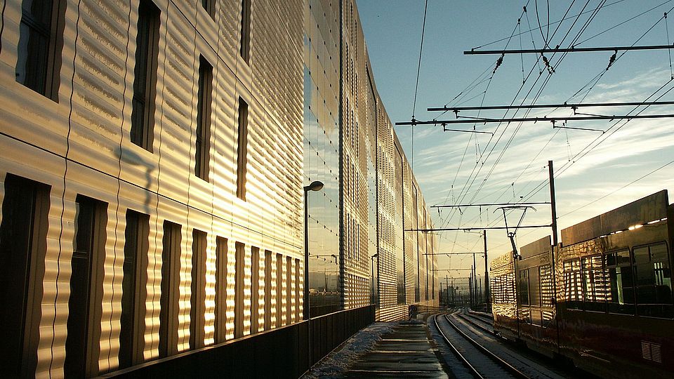 Jacob Burckhardt-Haus, Tramhaltestelle Peter Merian mit Schnee