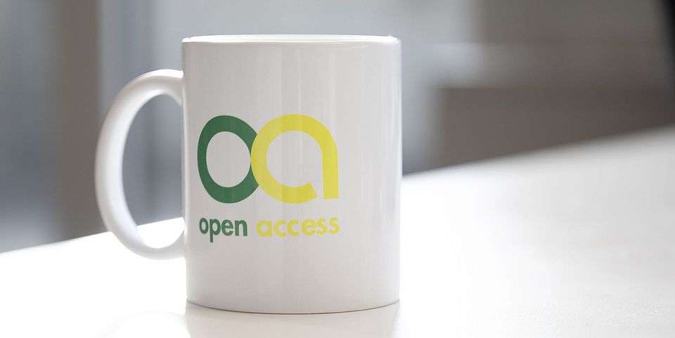 Tasse mit Open Access-Logo