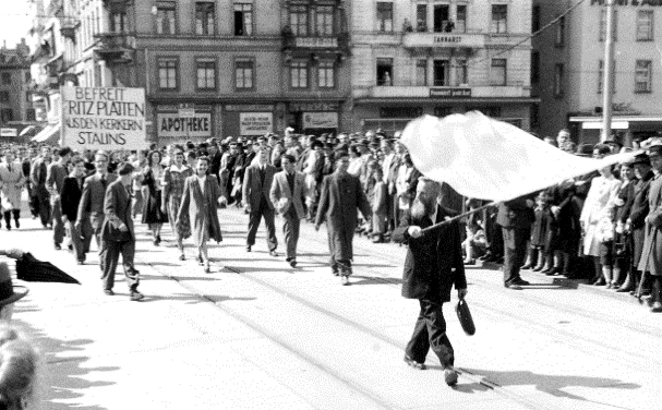 «Befreit Fritz Platten aus den Kerkern Stalins», 1. Mai-Demonstration 1948, Zürich.